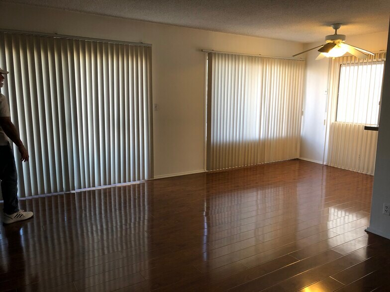 Living Area - 1947 Pelham Ave