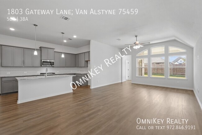 Building Photo - 1803 Gateway Ln