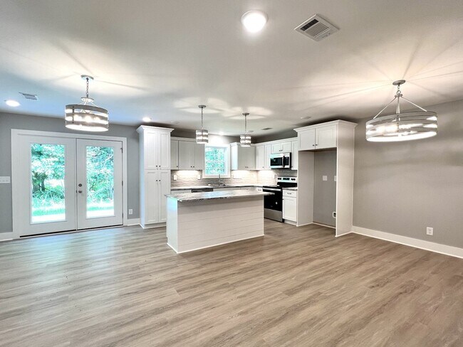 Building Photo - 718 Hollie Wy