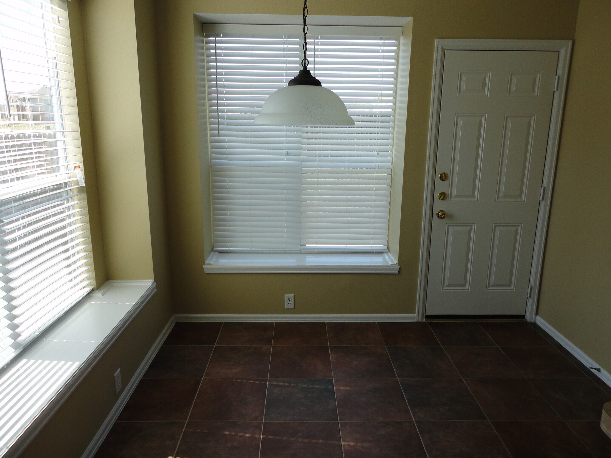 Building Photo - 2525 Carolina Dr