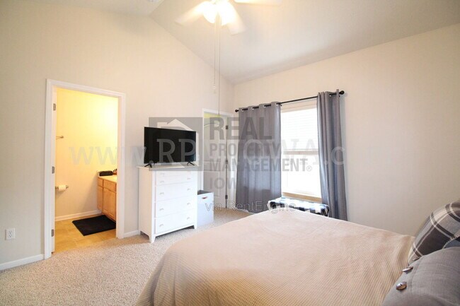 Building Photo - 1617 SW White Birch Cir