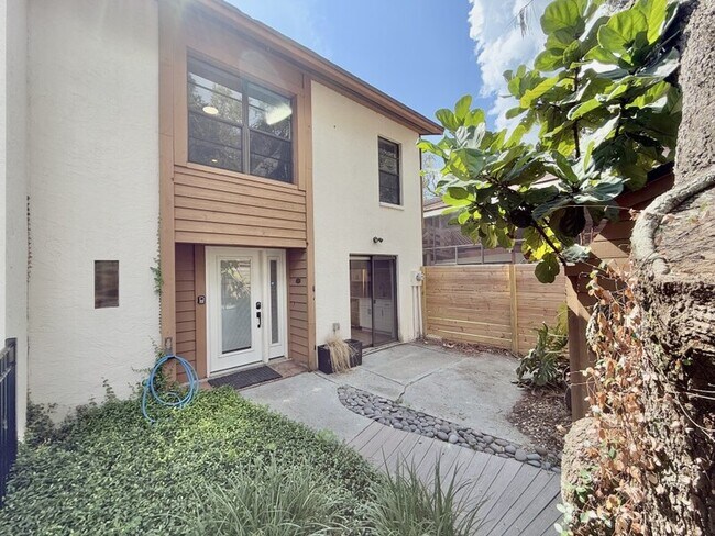 Building Photo - 817 Fairwood Forest Dr