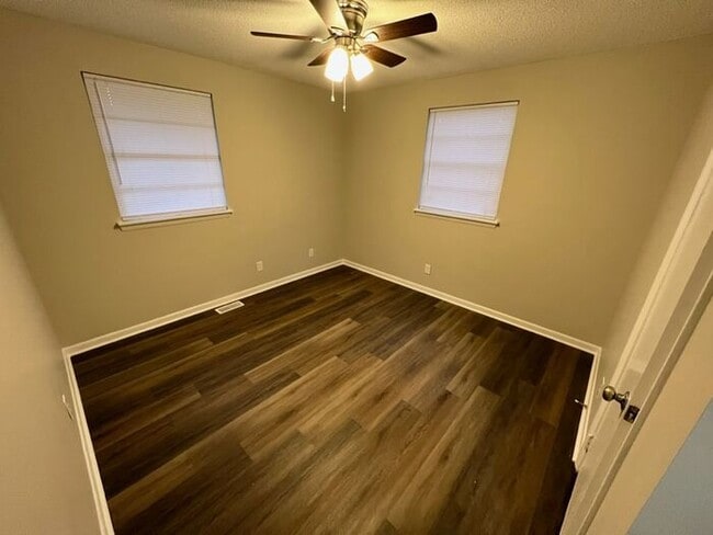 Building Photo - Remodeled 3 Bed Home Near Downtown Raleigh