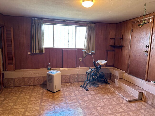 Building Photo - Contact Peggy at 501-676-1758