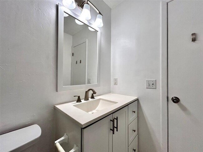 Building Photo - 1411 Gracy Farms Ln