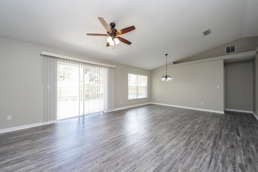 Building Photo - 11530 Foxglove Dr