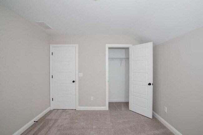 Building Photo - 932 Camden Ct