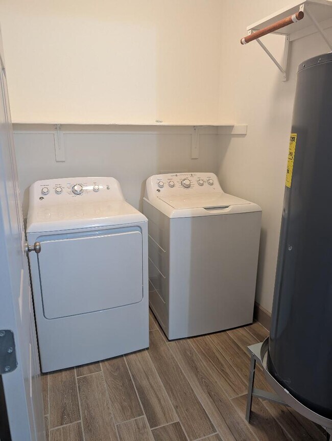 Building Photo - 210 Western Dr