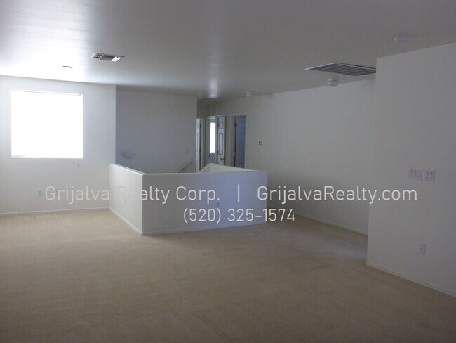 Building Photo - 4 Bedroom, 2 Bath Two-Story Home in Los Ar...