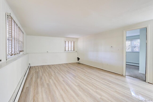 Building Photo - 12 Van Gogh Ln