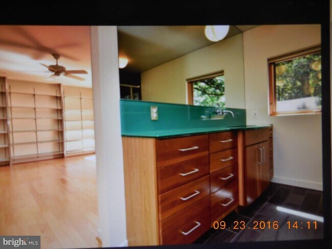 Building Photo - 8 Azalea Ln