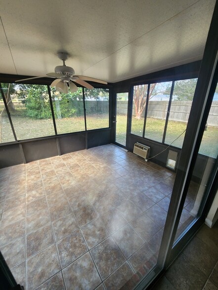 Screened patio - 2251 Sparrow Ln