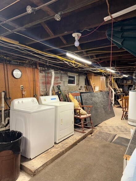 Building Photo - 62A Willow Ave