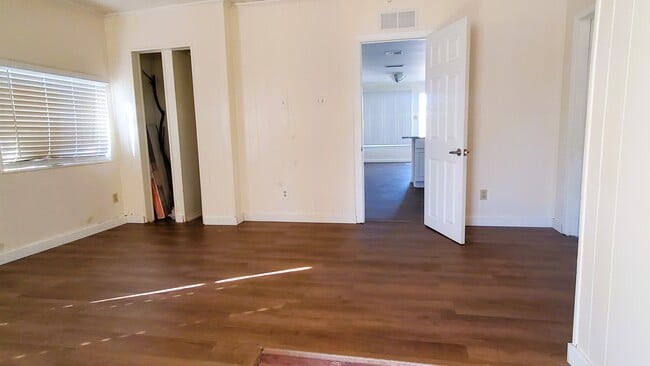 Utility room - 611 W Ocotillo Ave