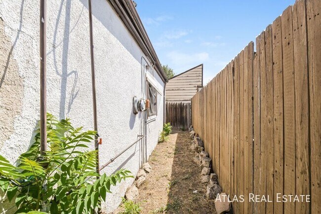 Building Photo - 7400 Leyden St