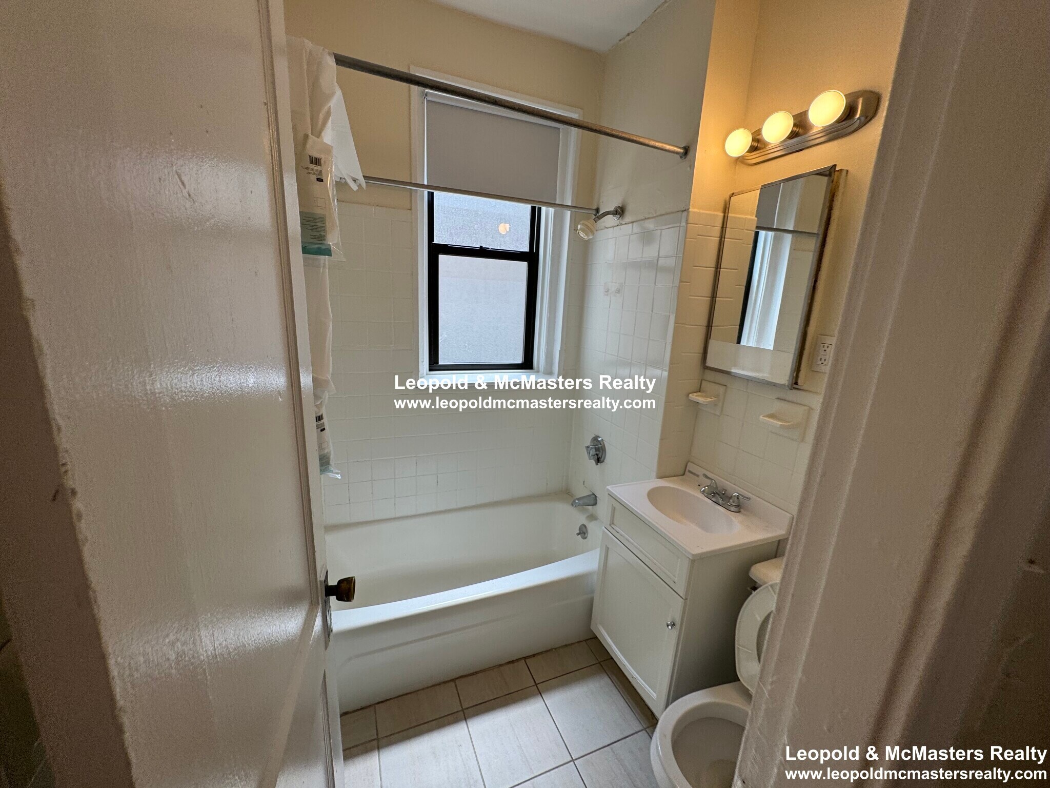 Building Photo - 230 Fuller St