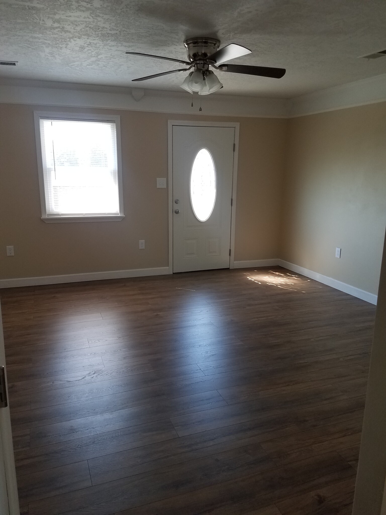 Living Room - 157 Davis Ln