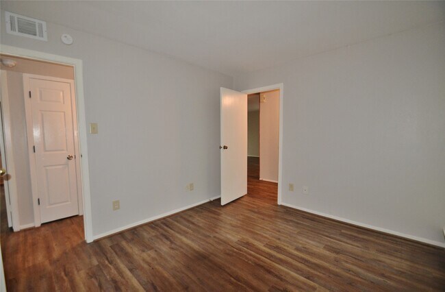Building Photo - 83 Marabou Pl