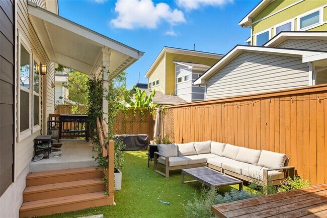 Building Photo - 2007 S L Davis Ave