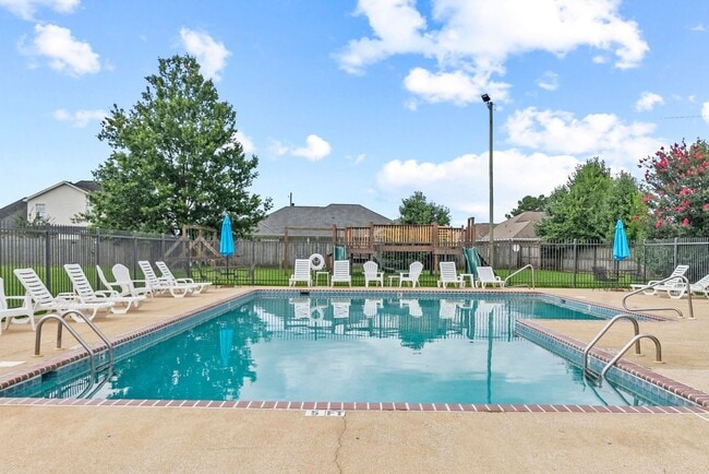 Building Photo - Nice 3 Bed 2 Bath Home! Available Now!