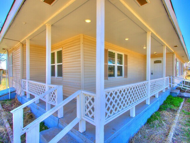 Building Photo - 37005 Lake Rd