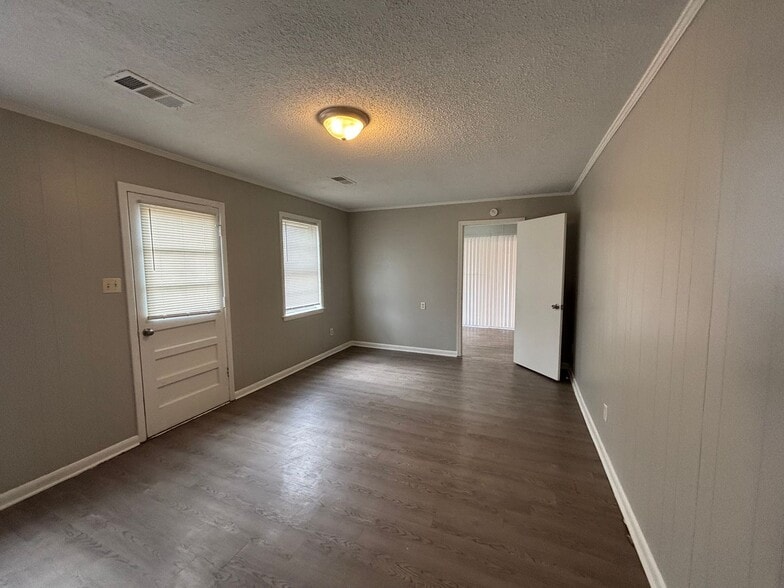 Building Photo - 837 Carrolton Rd