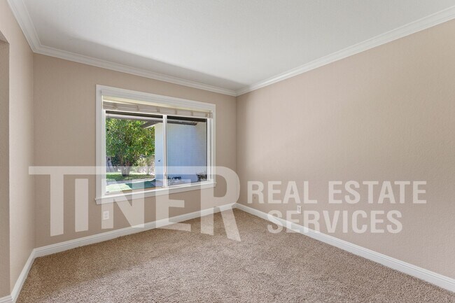 Building Photo - 8950 Salmon Falls Dr