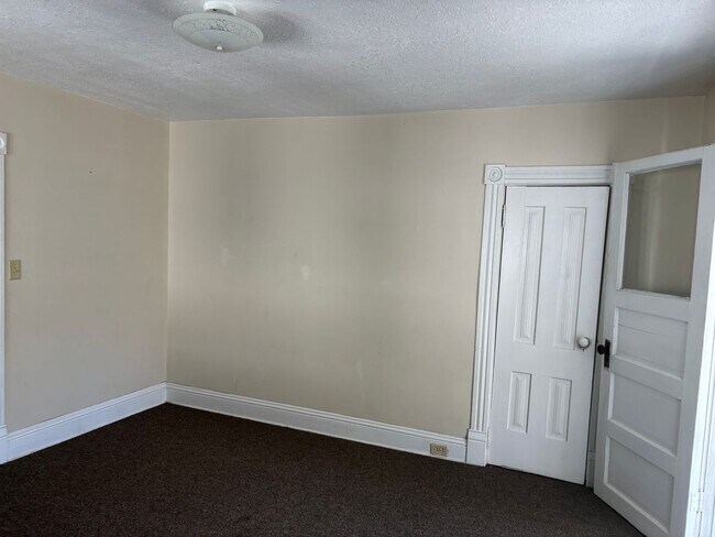 Building Photo - 1675 Van Buren Ave