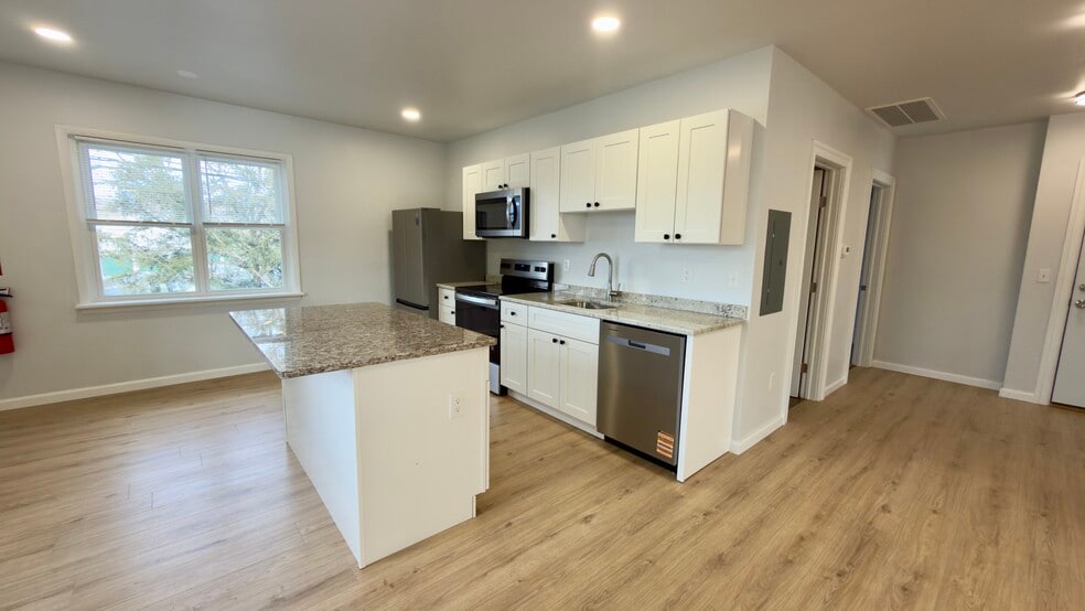 Building Photo - 403 N Walnut St