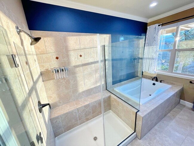 Building Photo - Luxury Townhome Living at The Villas at Ke...