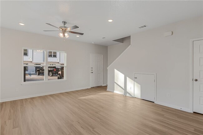 Building Photo - 601 W 24th St