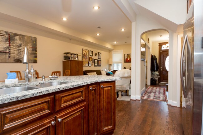 Building Photo - 1319 Corbin Pl NE