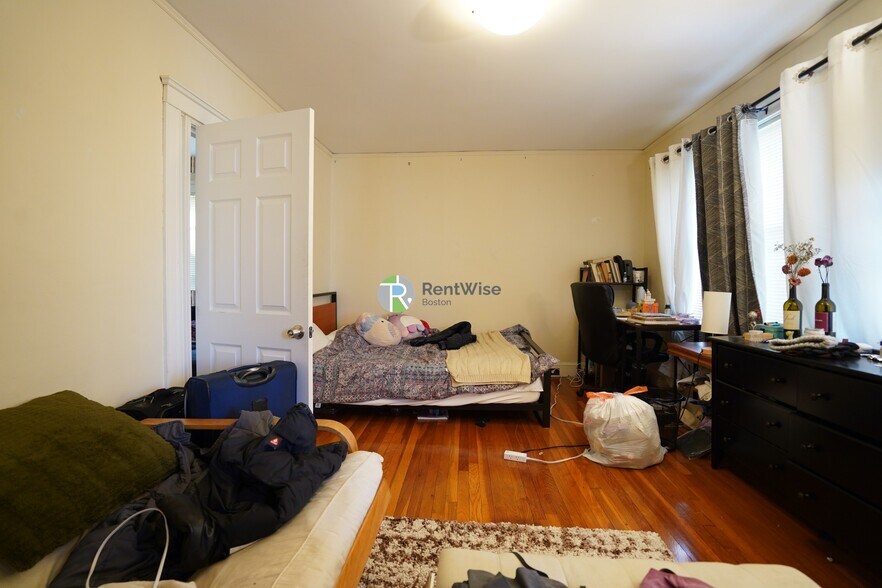 Building Photo - 22 Edison Ave