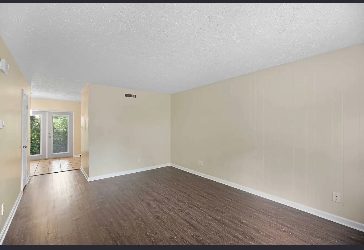 Building Photo - 1405 Forest Ave