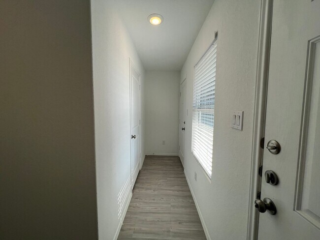 Building Photo - Charming 3/2 Home in Navarro Ranch
