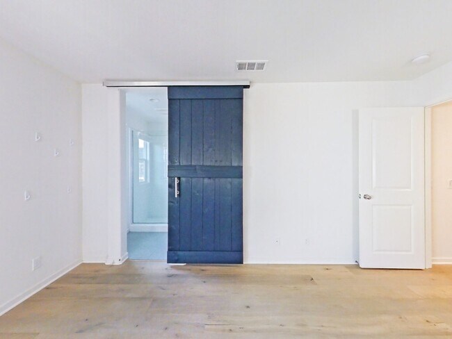 Building Photo - Los Alamitos Condo - 3 Bedroom / 2.5 Bathr...