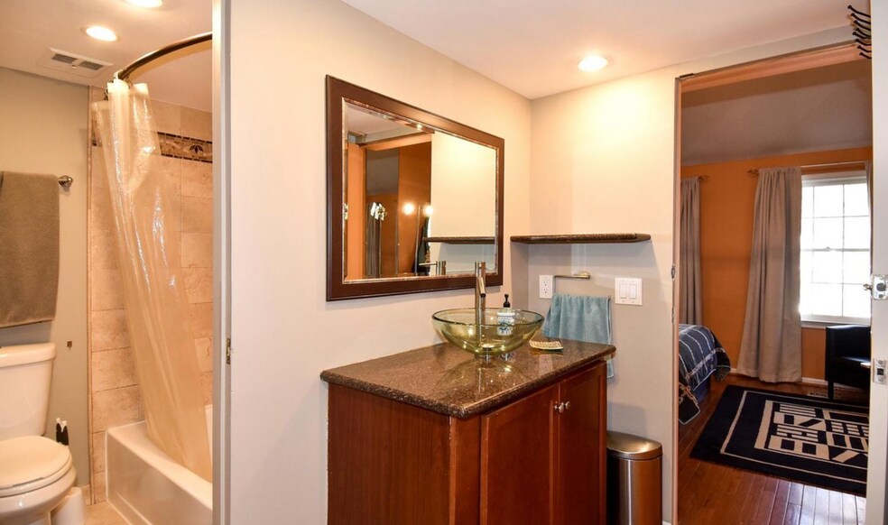Building Photo - 14 Strath Haven Ct