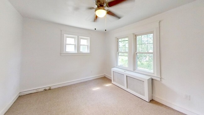 Building Photo - 925 Anderson Ave