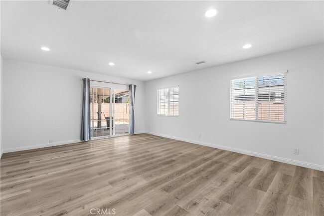 Building Photo - 8691 Davmor Ave