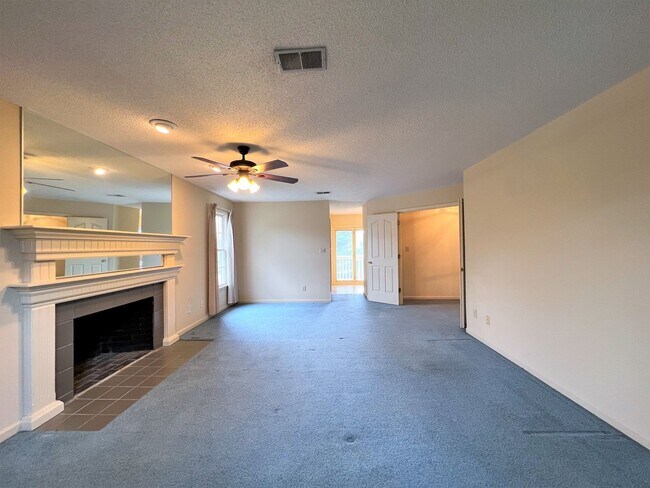 Building Photo - GREAT FARRAGUT LOCATION WITH INVITING FRONT PORCH CHARM!!!