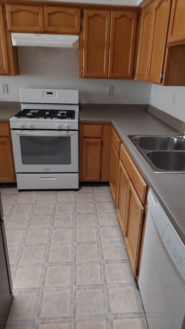 Building Photo - 12641 Tierra Tigre Ave