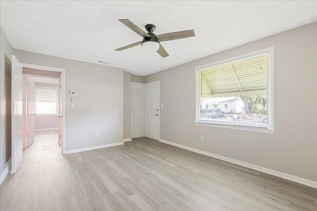 Building Photo - Recently Renovated 2-Bedroom Home – 1.5 Mi...