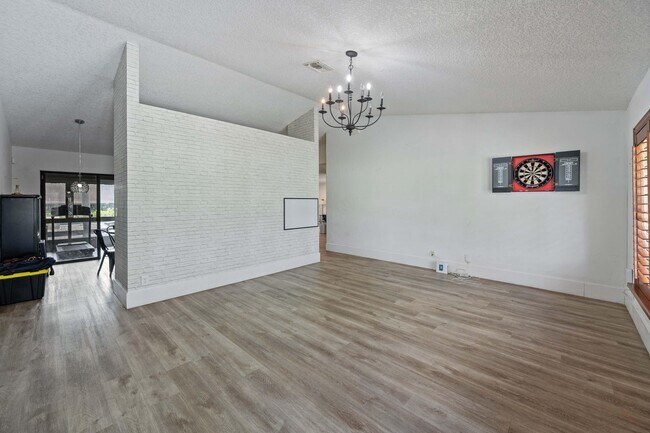 Building Photo - 16820 Deer Path Ln
