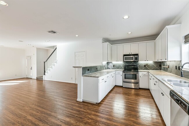 Building Photo - 17 Waugh Dr