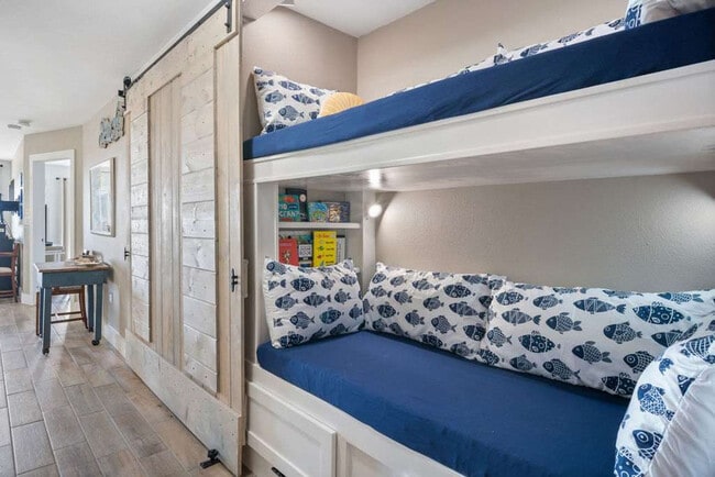 Building Photo - 16 Cut Off Rd