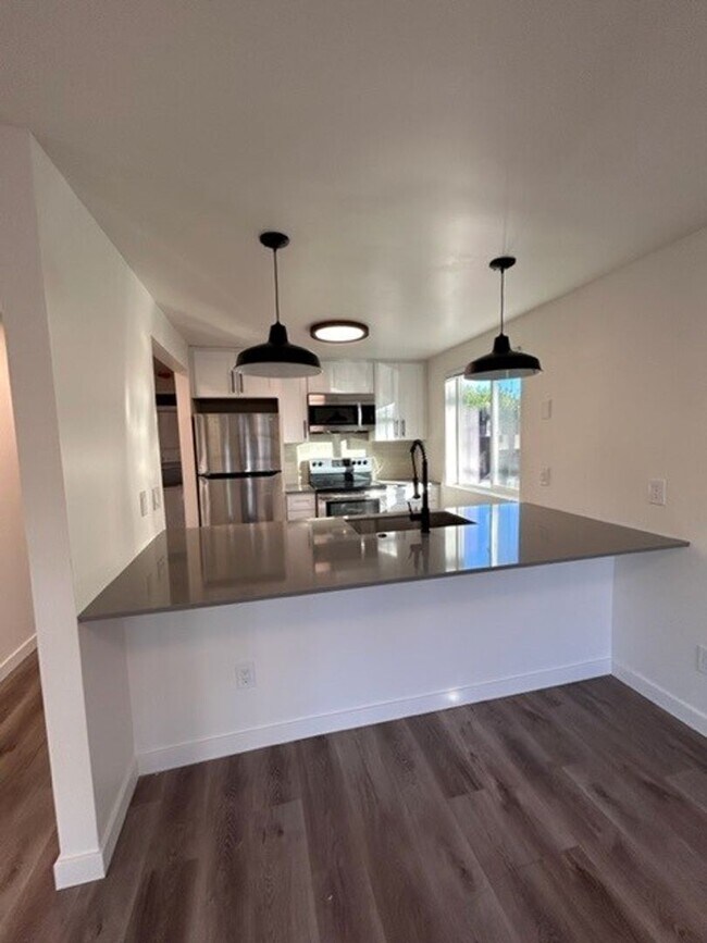 Building Photo - Completely Remodeled 2 BR/2 BA House available in the Central District