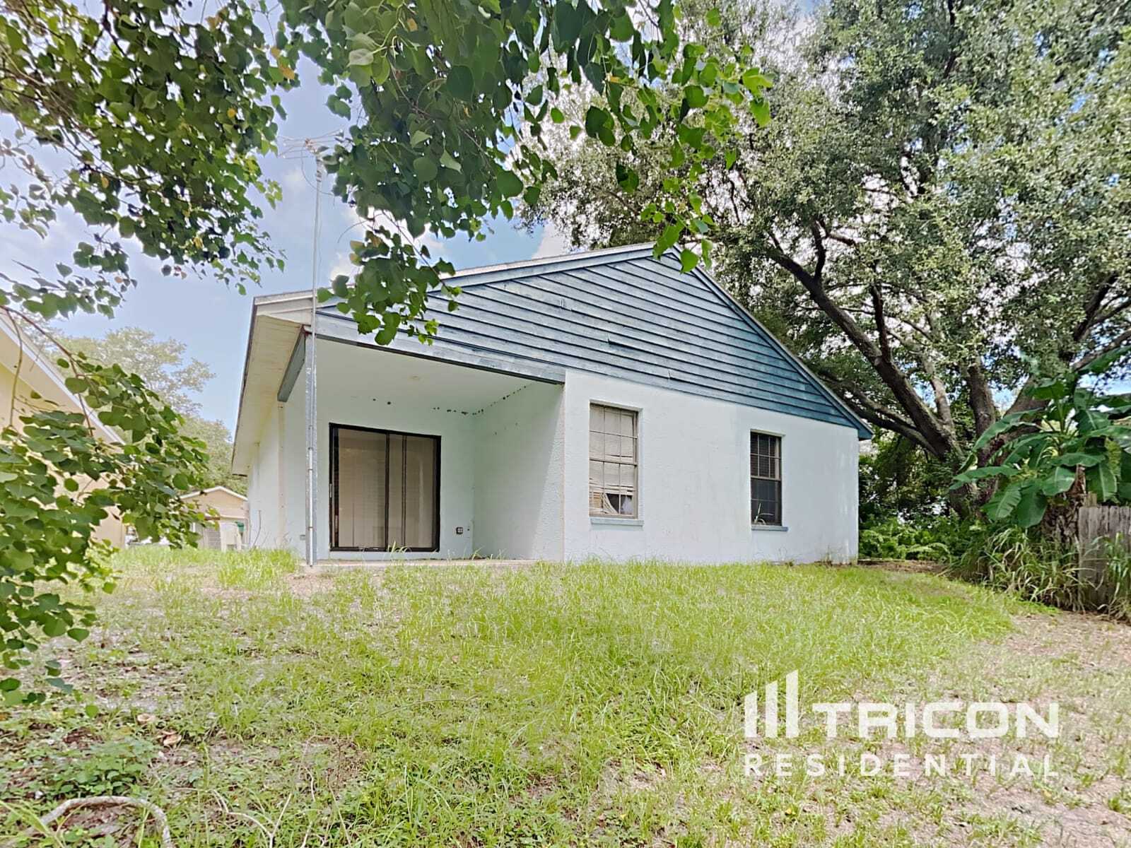 Building Photo - 3834 Lake Shore Dr