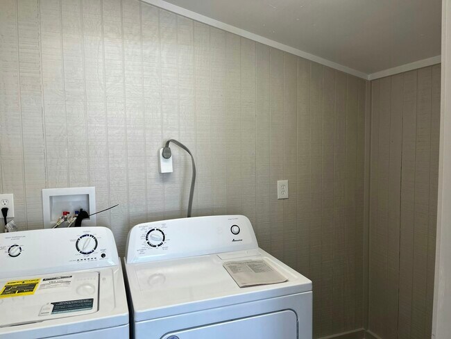 Building Photo - 6012 Rex Hall Ln