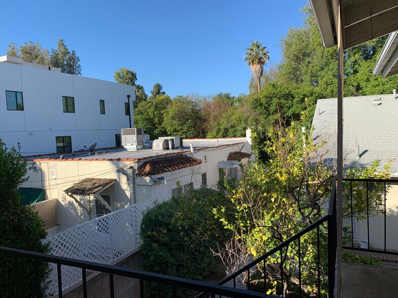 Building Photo - 4230 Gentry Ave