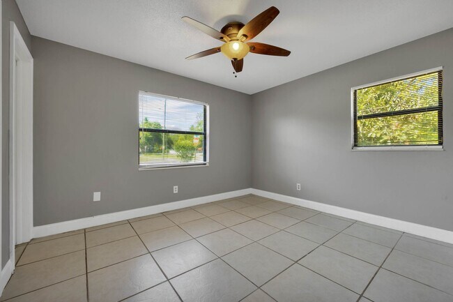 Building Photo - 8101 Alveron Ave